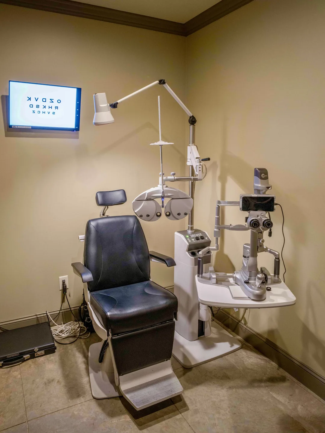 An exam room at Wood Eye Clinic ready for a comprehensive eye exam