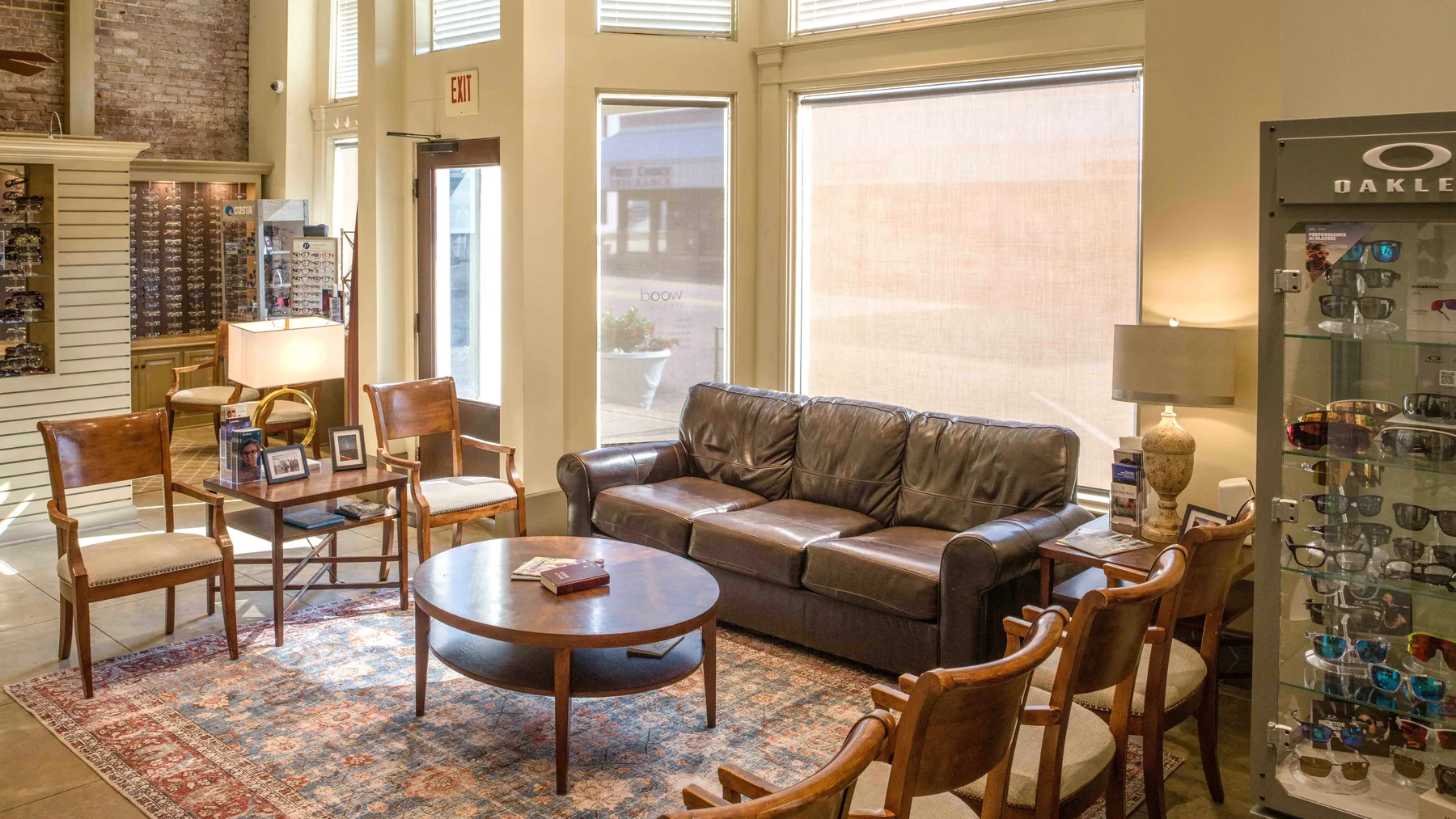 The comfortable, family-friendly lounge at Wood Eye Clinic